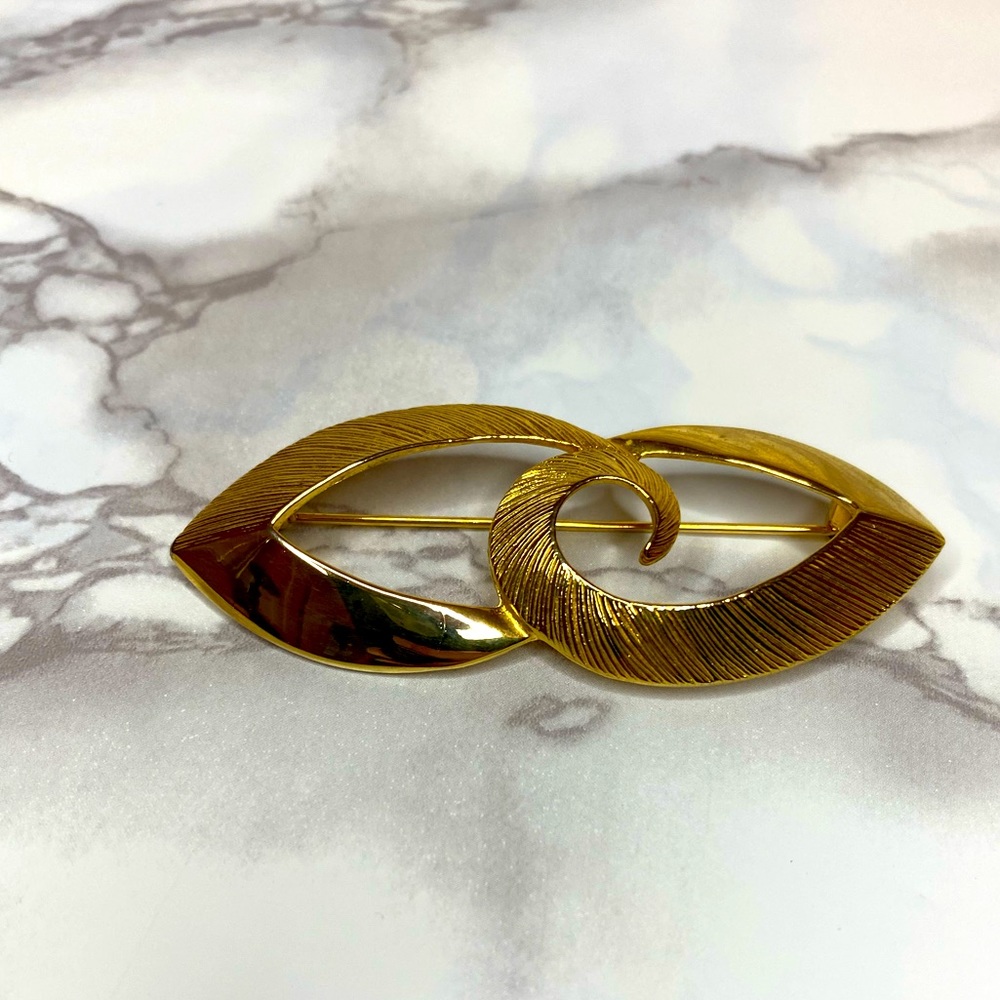Gold-tone brooch